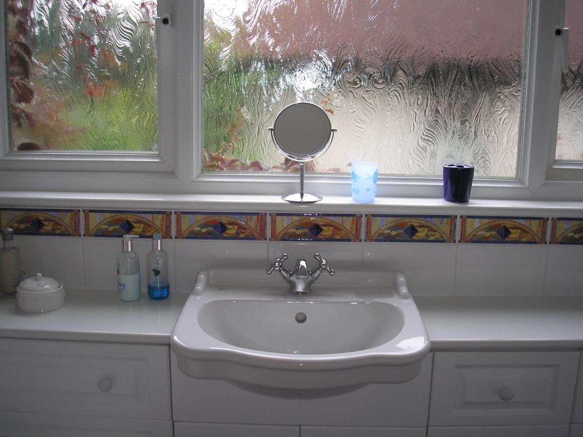 Chart House Bed And Breakfast Dorking Buitenkant foto